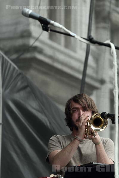 FRANCOIS AND THE ATLAS MOUNTAIN - 2012-07-19 - PARIS - Parvis de l'Hotel de Ville - 